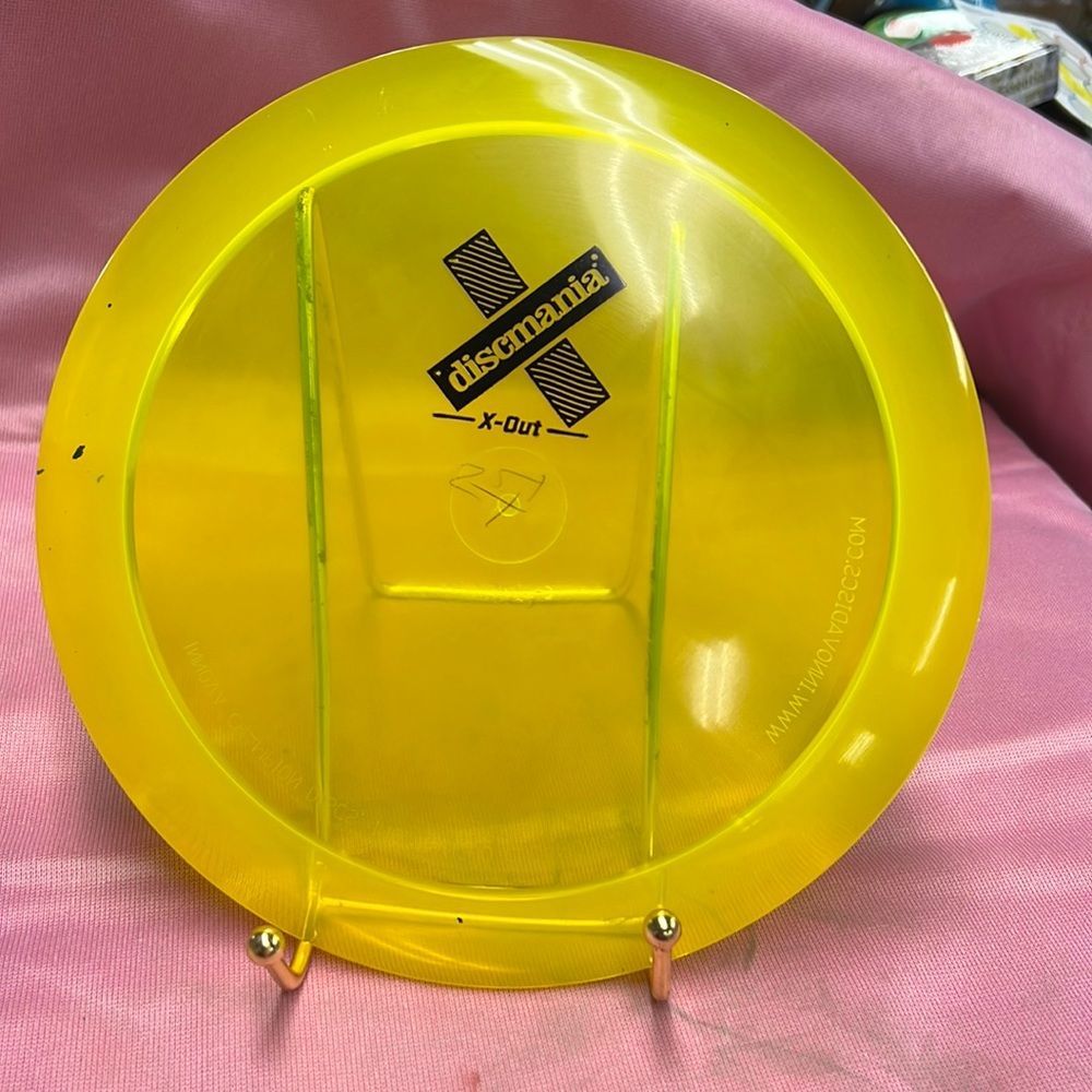 Preowned. Discmania X-Out-Inova Champion Disk. Has little dot stains. See photos